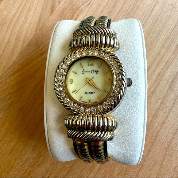 Jessica Carlyle ladies gold tone hinged cuff bracelet watch NEW BATTERY - Picture 1 of 7